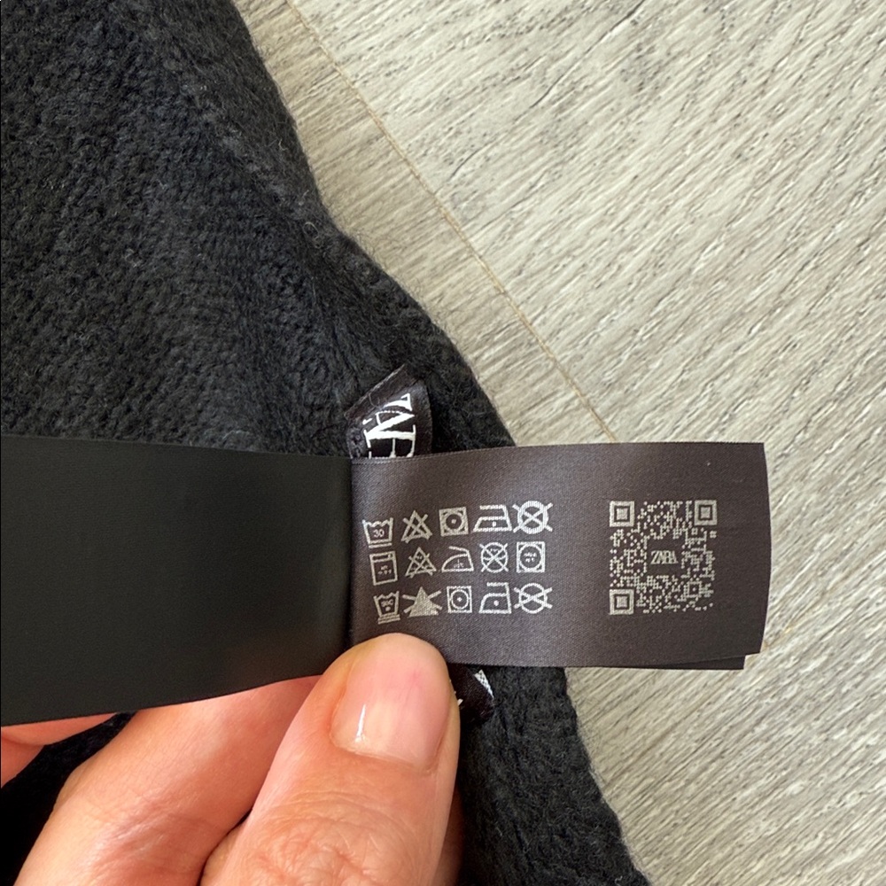 Zara Black Scarf - Picture 4 of 4